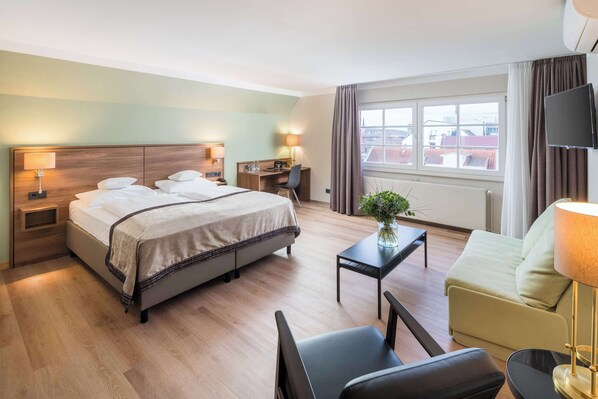 Comfort Room, 1 Double Bed (Cozy Sitting Corner;Oversized Room)