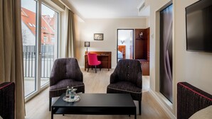 Suite, 1 Double Bed, Annex Building (with Sofabed) | Living area | LCD TV, pay movies - Best Western Plus Hotel Excelsior (Erfurt)