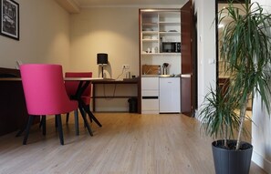 Suite, 1 Double Bed, Kitchenette, Annex Building (with Sofabed) | Living area | LCD TV, pay movies - Best Western Plus Hotel Excelsior (Erfurt)