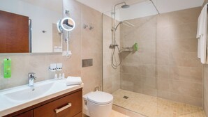 Suite, 1 Double Bed, Kitchenette, Annex Building (with Sofabed) | Bathroom | Eco-friendly toiletries, hair dryer, towels - Best Western Plus Hotel Excelsior (Erfurt)