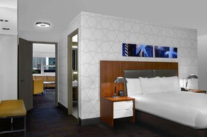 Premium bedding, in-room safe, desk, blackout drapes - DoubleTree by Hilton Metropolitan - New York City (New York)