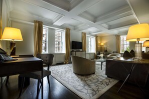 Ropa de cama de alta calidad, edredones de plumas, minibar y caja fuerte