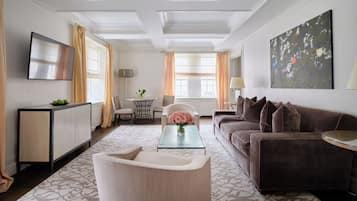 Suite (Madison) | Zona de estar | Televisión LCD de 32 pulgadas con canales por cable, una televisión