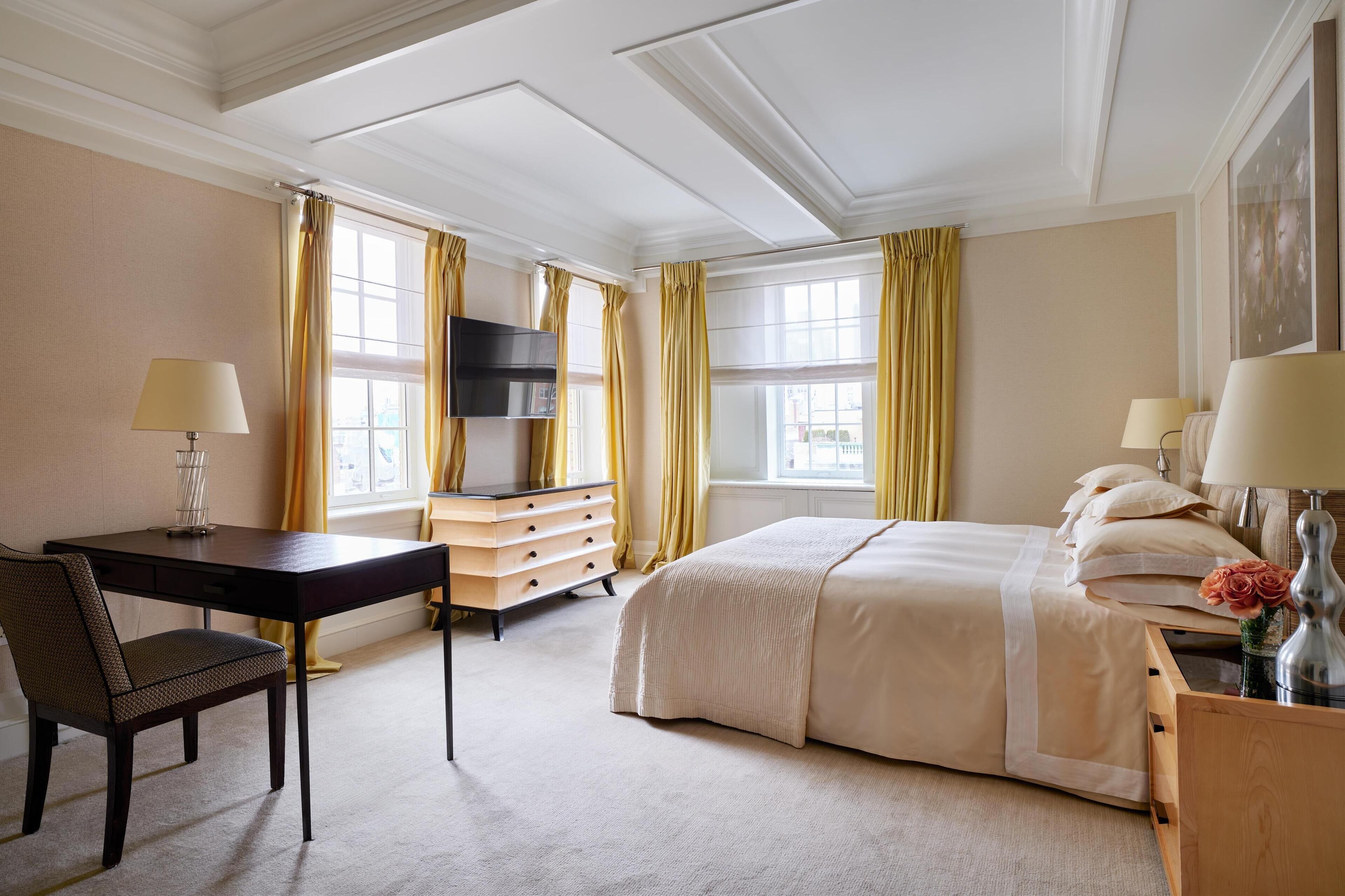 Roba de llit d&#x27;alta qualitat, cobrellits i minibar 