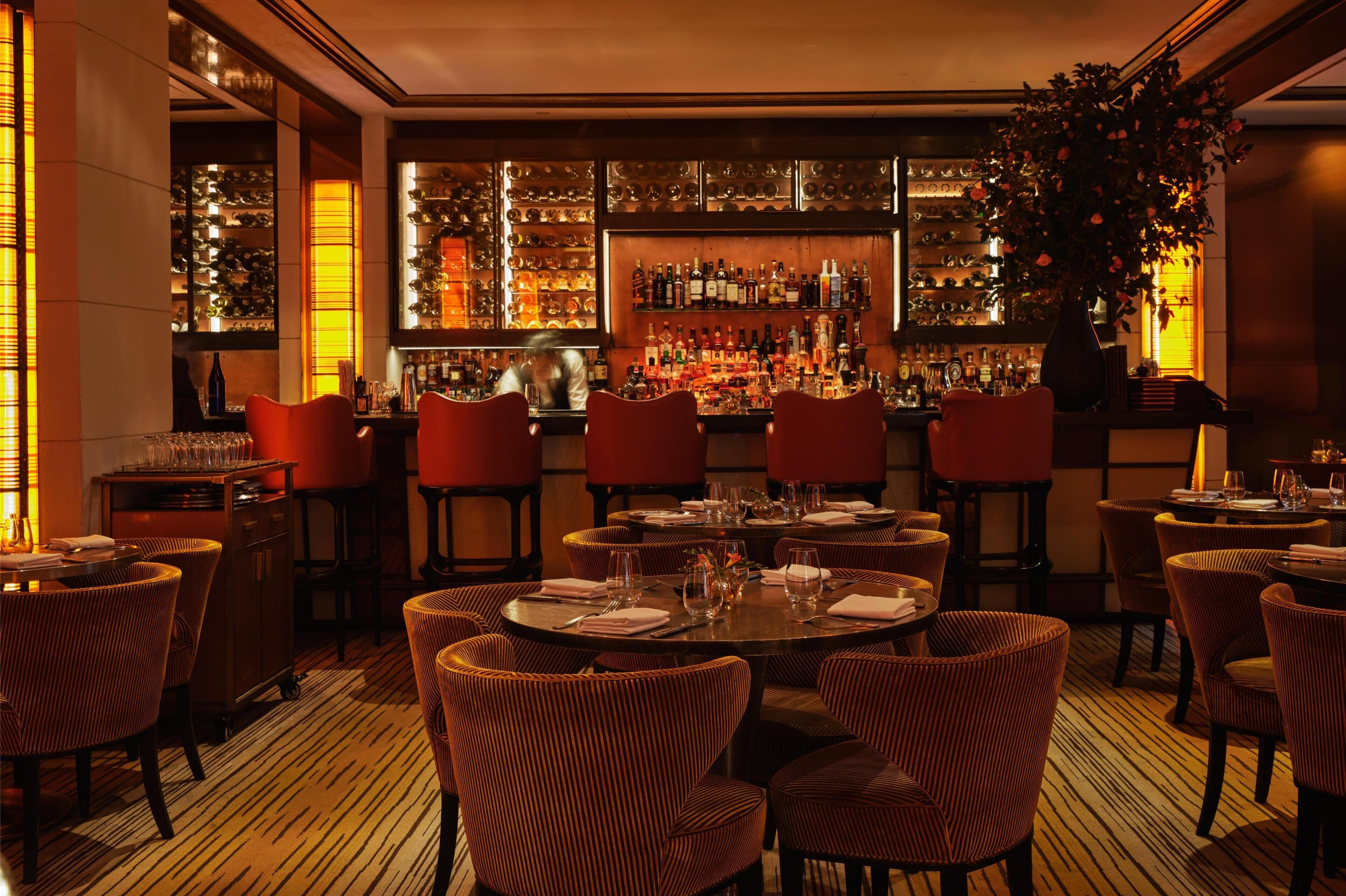 2 restaurants, breakfast served