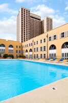2 outdoor pools, sun loungers