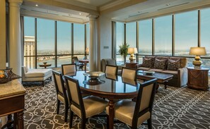 37-inch LCD TV with cable channels, Smart TV, pay films - Hilton New Orleans Riverside (New Orleans)