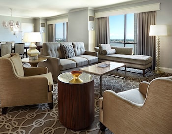 Hotel room view looking out at Hilton New Orleans Riverside