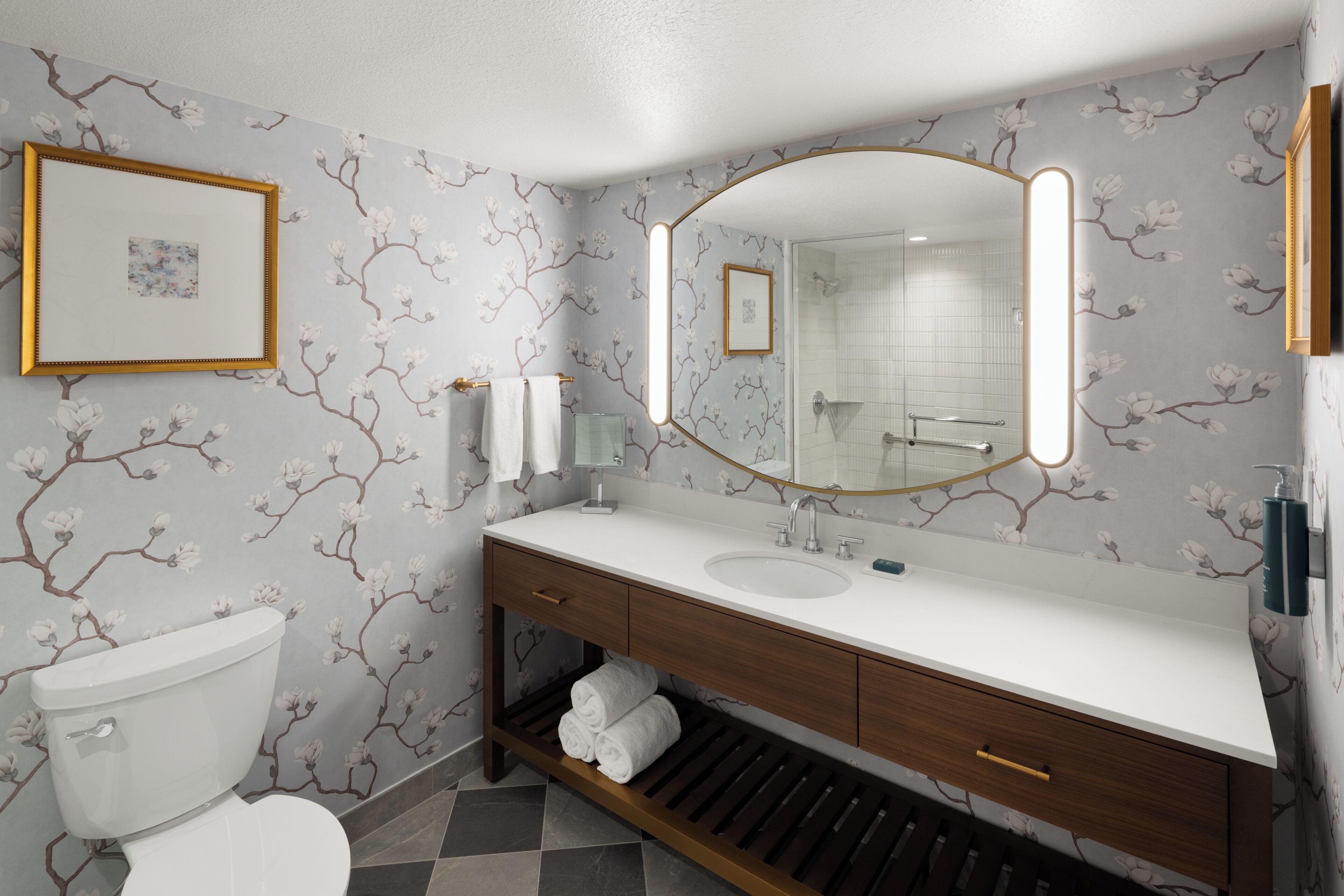 Combined shower/bathtub, designer toiletries, hair dryer, towels
