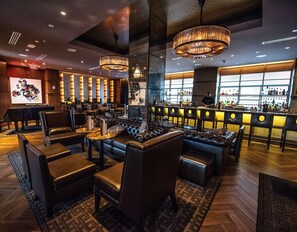 2 bars, lounge dans le hall, bar à cocktails