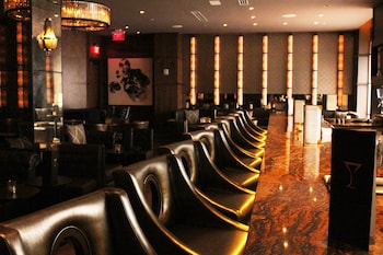 2 bars/lounges, lobby lounge, cocktail bar at Hilton New Orleans Riverside