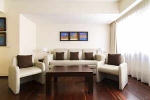 Ambassador Suite | Down comforters, minibar, in-room safe, blackout drapes