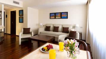 Ambassador Suite | Down comforters, minibar, in-room safe, blackout drapes