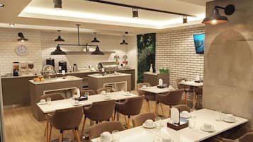 Free daily buffet breakfast