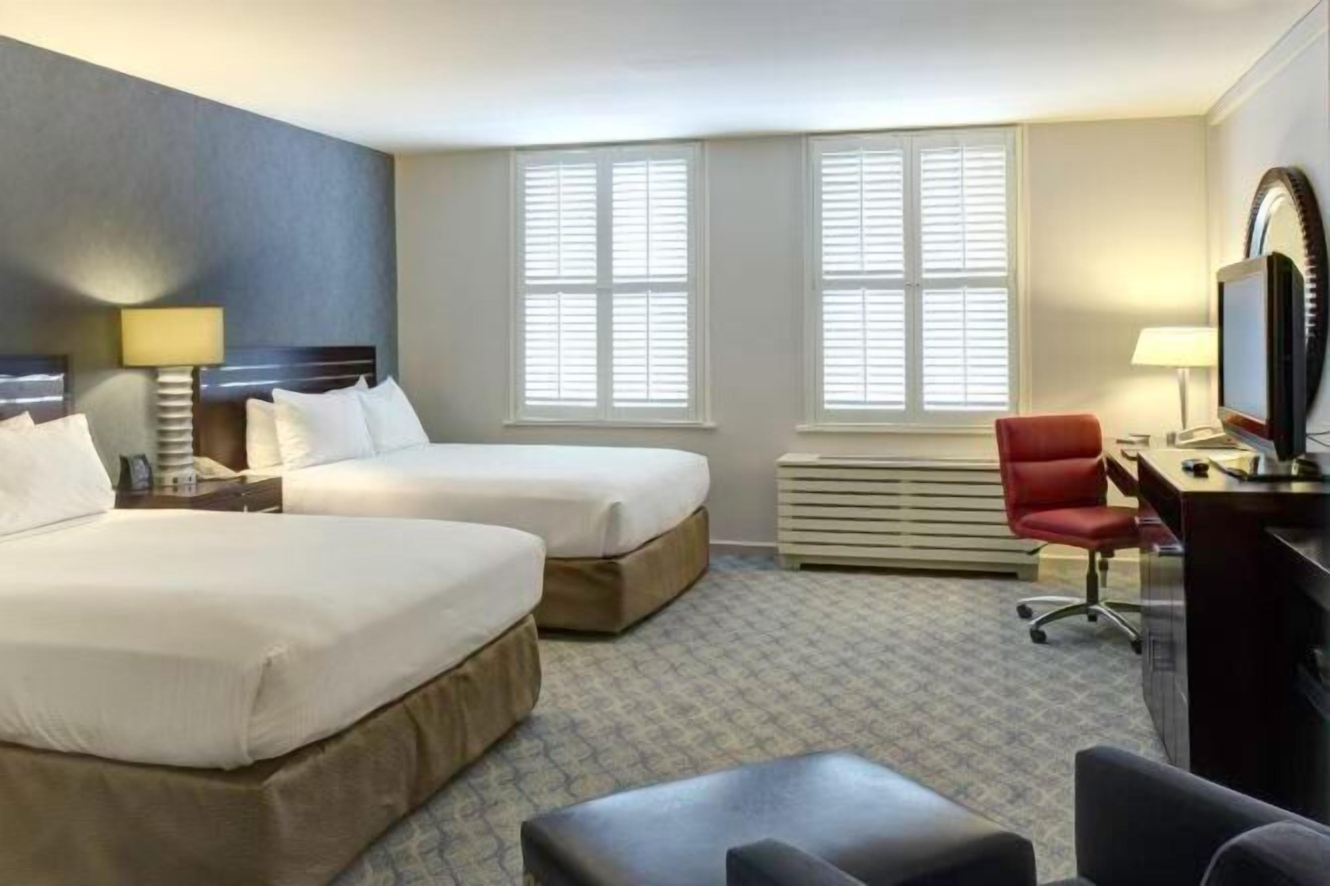 高級寢具、羽絨被、特厚豪華床墊、房內夾萬