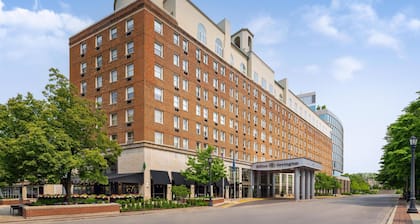 Hilton Orrington / Evanston