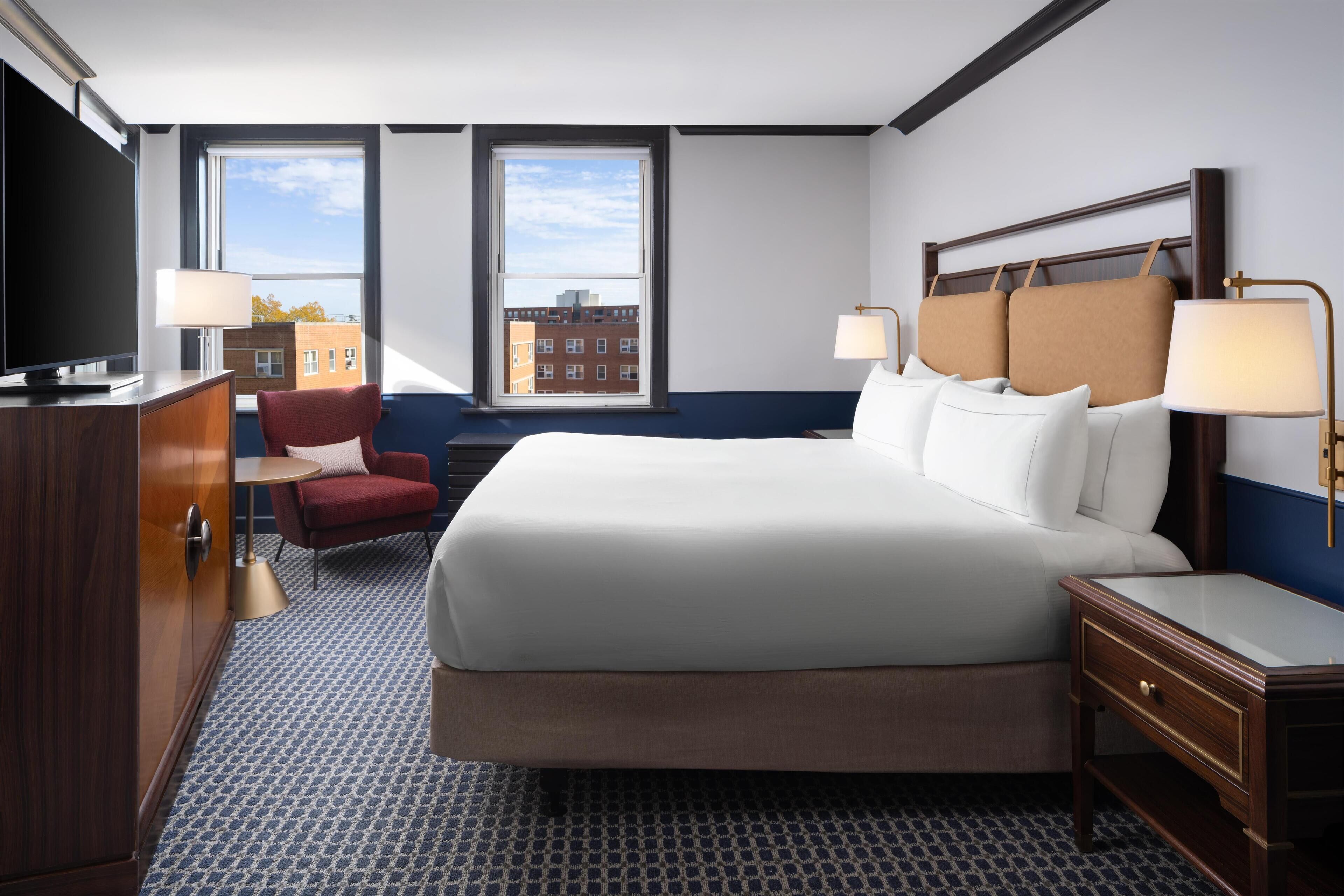 Executive Suite, 1 King Bed | Premium bedding, down comforters, pillowtop beds, in-room safe