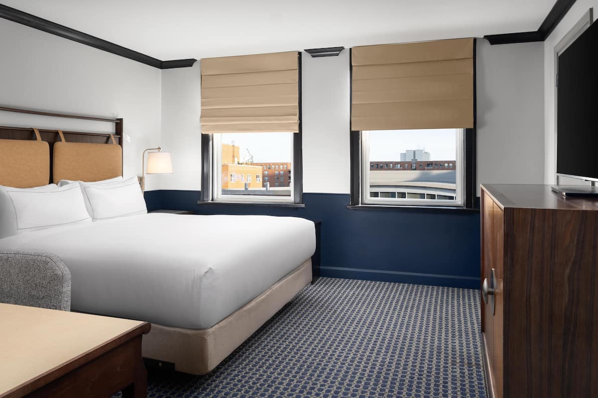 Zimmer, 1 King-Bett, barrierefrei (Roll-In Shower)