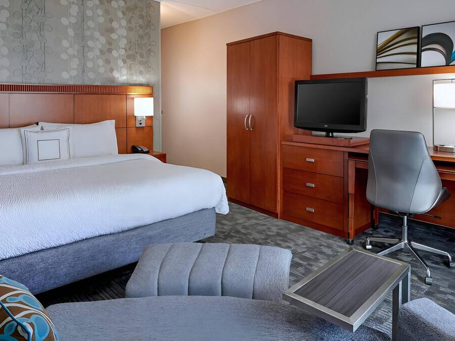 Standard Room, 1 King Bed with Sofa bed, Non Smoking, Courtyard View (Balcony)