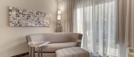 Chambre Standard, 1 trÚs grand lit et 1 canapé-lit, non-fumeur, vue cour intérieure (Patio)