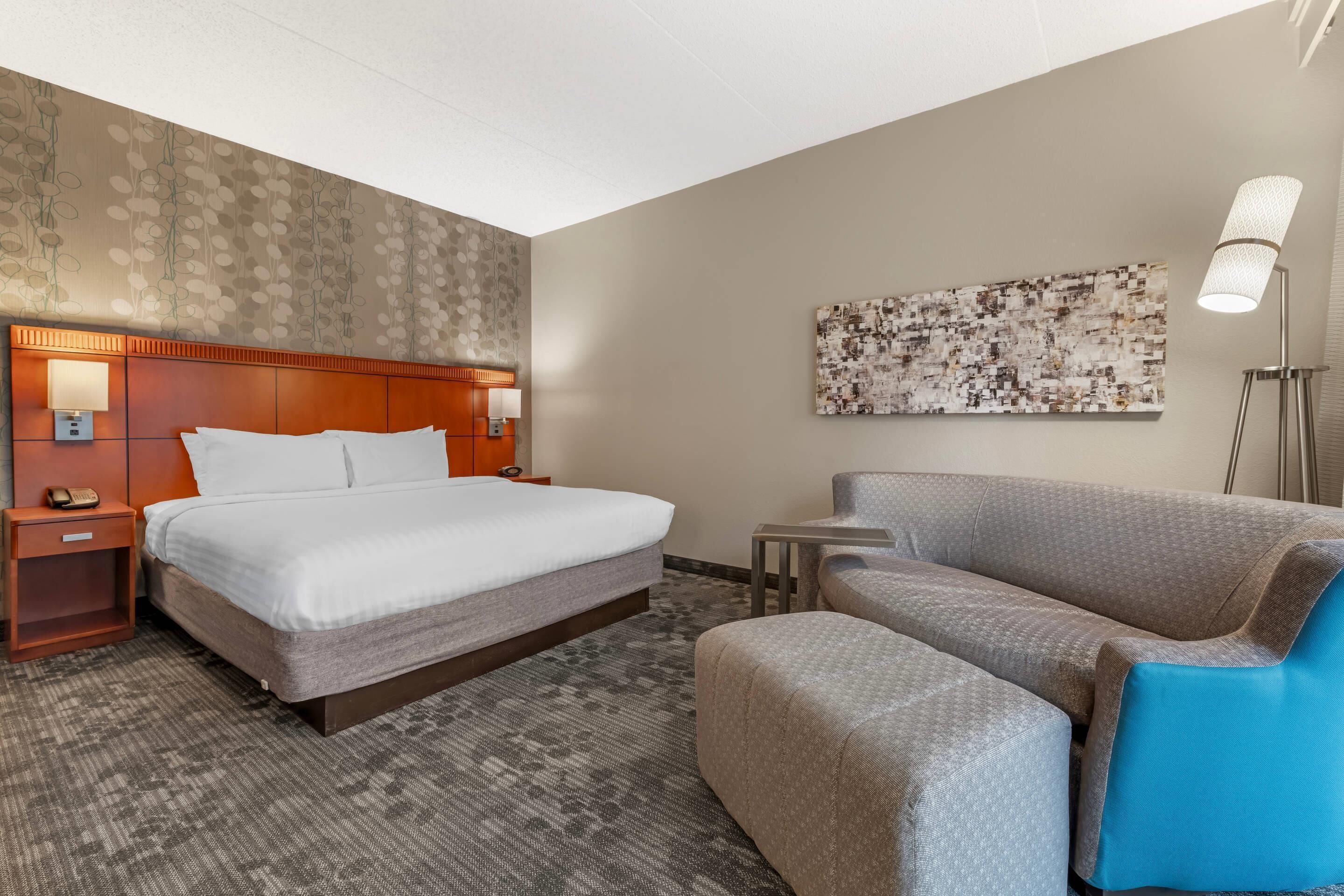 Chambre Standard, 1 très grand lit et 1 canapé-lit, non-fumeurs, vue cour intérieure (Patio) | Bureau, espace de travail pour ordinateur portable, rideaux occultants