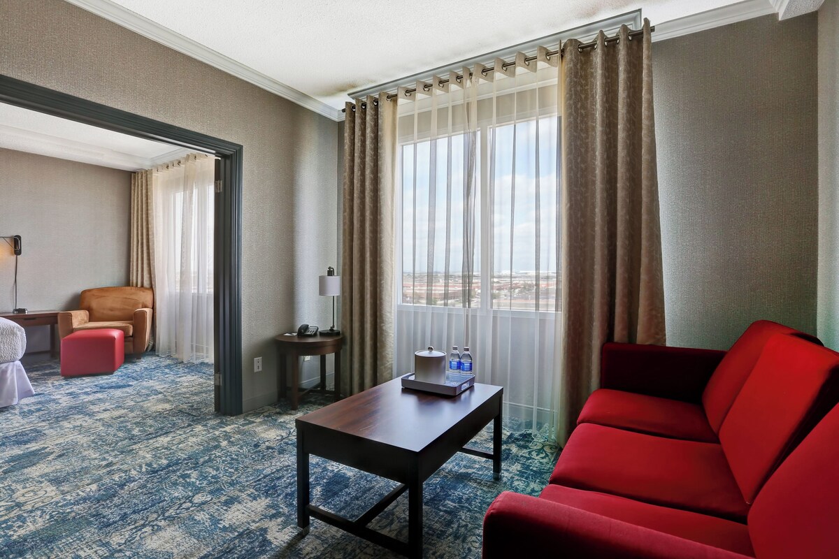 Suite, 1 Bedroom, Roll-in Shower (Airport View) | Desk, blackout drapes, iron/ironing board, cribs (free)