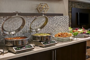 Tägliches Frühstücksbuffet (18 CAD pro Person)