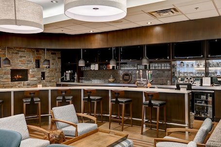 Bar (on property). Four Points by Sheraton Toronto Mississauga