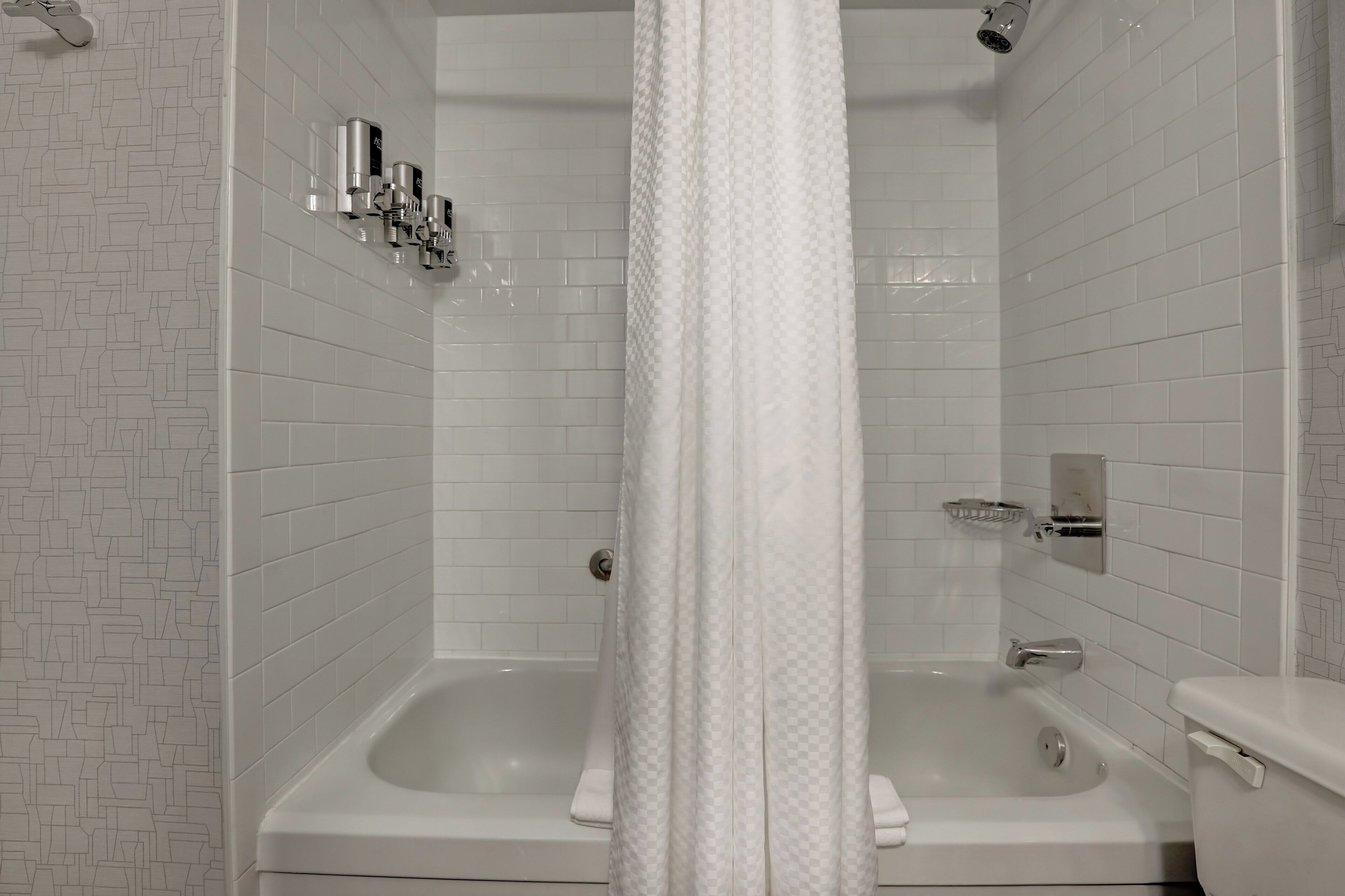 Photo - Four Points by Sheraton Toronto Mississauga Hotel