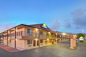 Exterior - Days Inn by Wyndham East Albuquerque (Albuquerque)