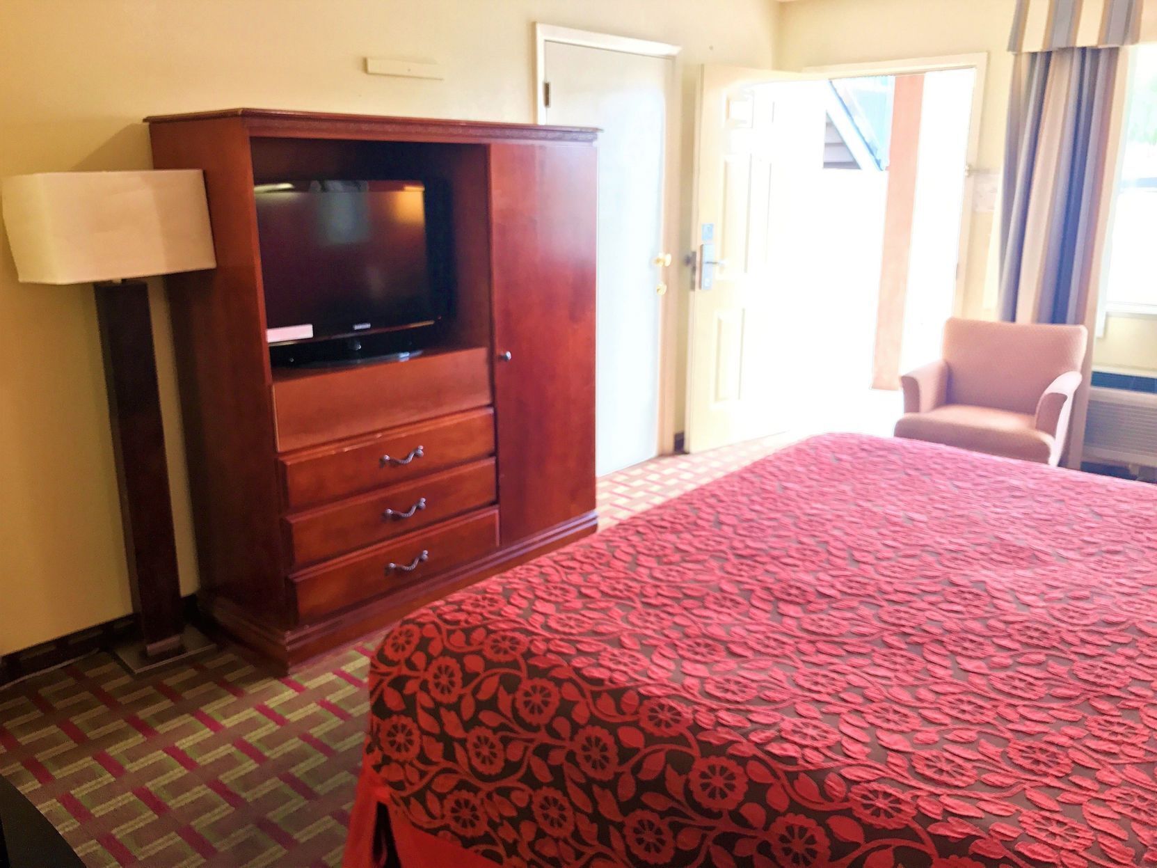 Desk, blackout curtains, free WiFi, bed sheets