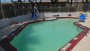 Pool - Motel 6 Houston Medical Center Reliant Park (Houston)