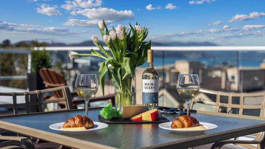 Suites At Fishermans Wharf