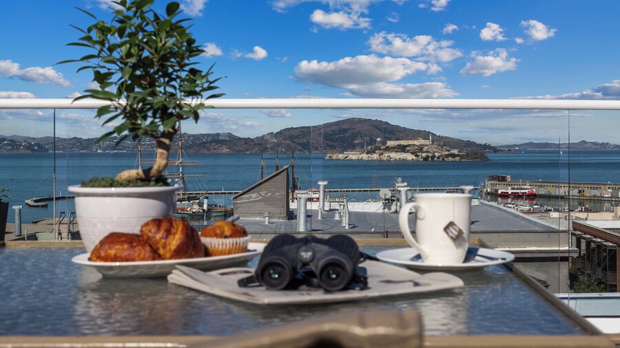 Suites At Fishermans Wharf