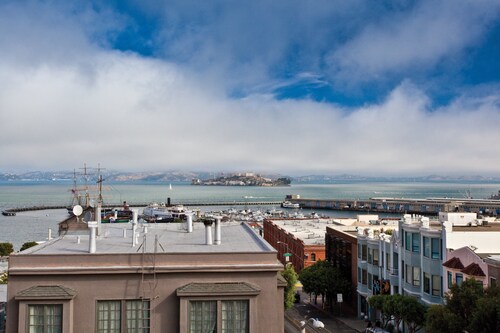 The Suites At Fisherman's Wharf
