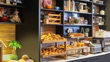 逢周一至周五供应自助式早餐(每人 EUR 18.50)