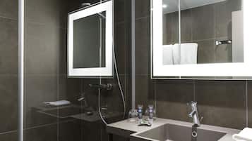Rainfall showerhead, eco-friendly toiletries, hair dryer, towels