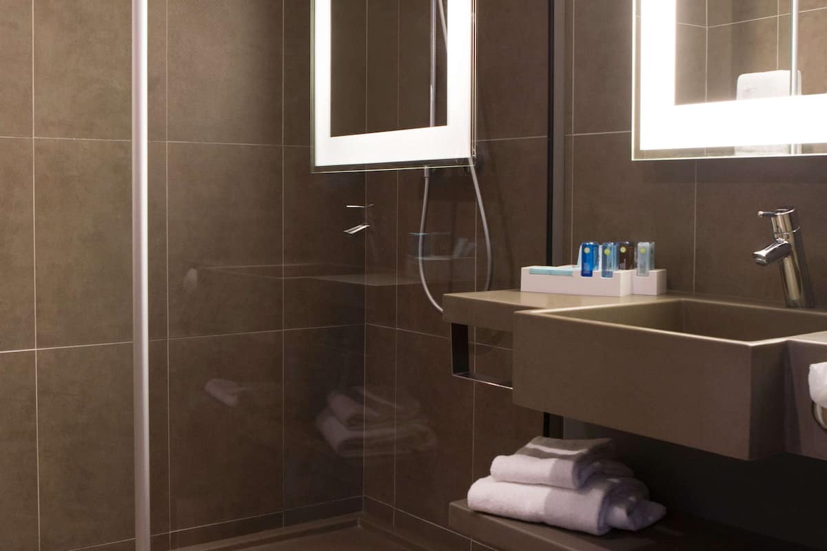 Roba de llit d'alta qualitat, minibar i caixa forta a l'habitació