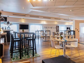 Lunch and dinner served  - Novotel Paris Rueil Malmaison (Rueil-Malmaison)