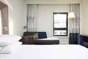 Premium bedding, minibar, in-room safe, desk - Novotel Paris Rueil Malmaison (Rueil-Malmaison)