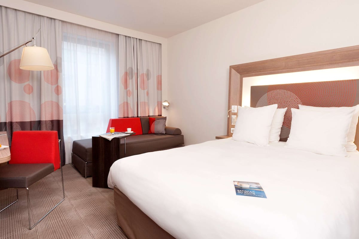 Family Room, 1 Double Bed | Premium bedding, minibar, in-room safe, desk