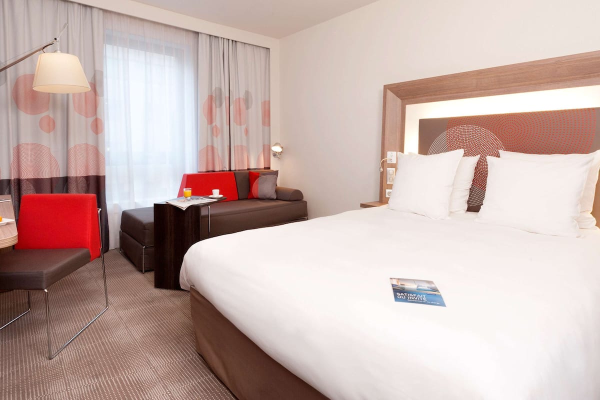 Executive Room, 1 double bed | Premium bedding, minibar, in-room safe, desk