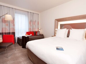 Executive Room, 1 double bed | Premium bedding, minibar, in-room safe, desk - Novotel Paris Rueil Malmaison (Rueil-Malmaison)