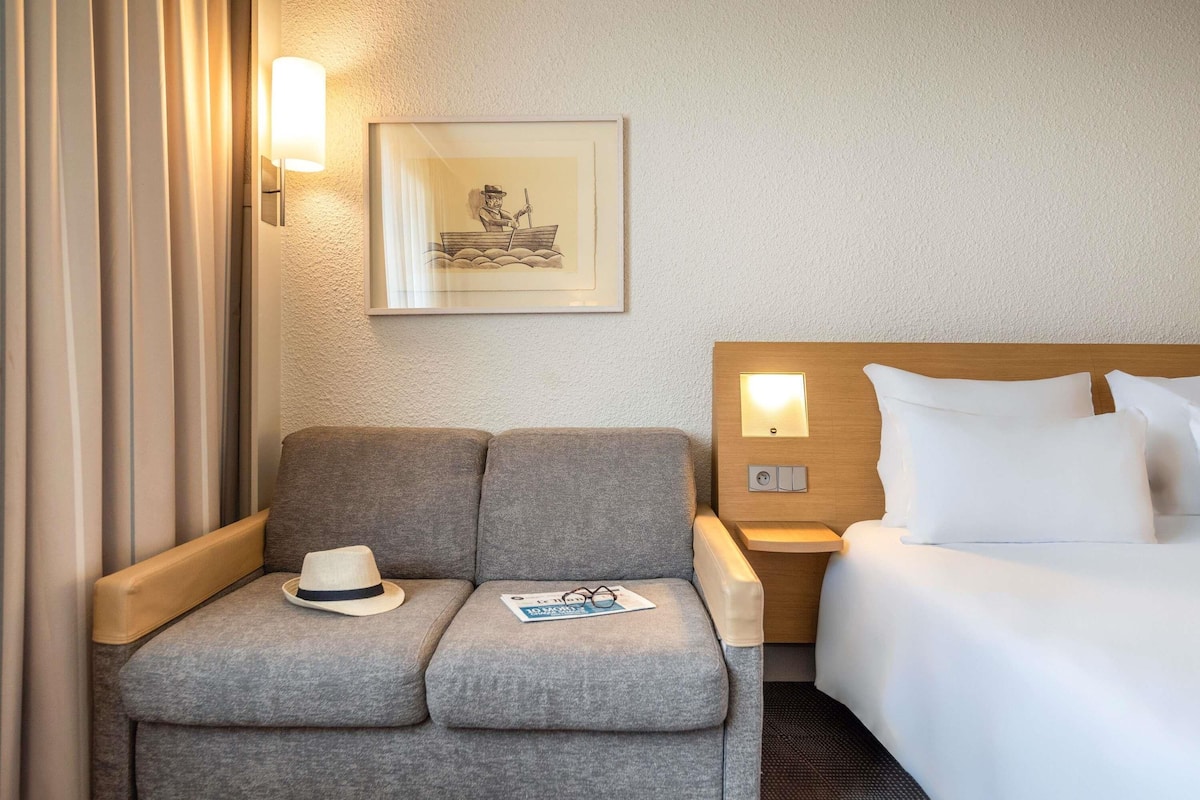Classic Room, 1 Double Bed with Sofa bed | Premium bedding, minibar, in-room safe, desk