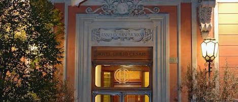 Façade de l’hébergement - soirée/nuit