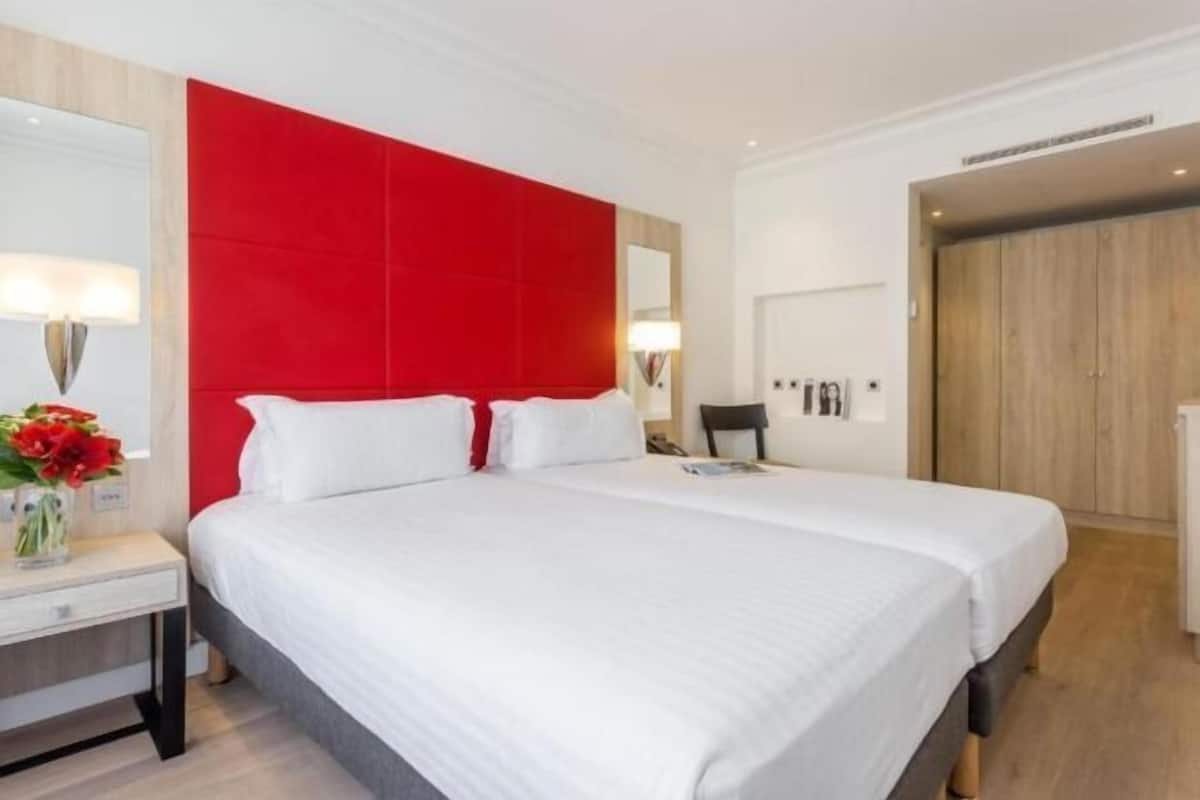 Premium bedding, minibar, in-room safe, desk