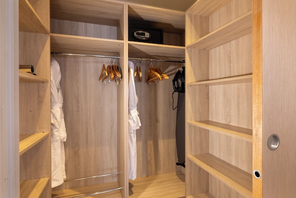 Premium bedding, minibar, in-room safe, desk