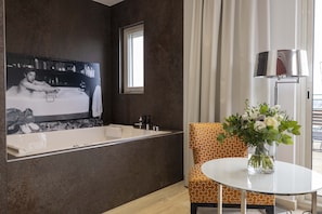 1 bedroom, premium bedding, minibar, in-room safe