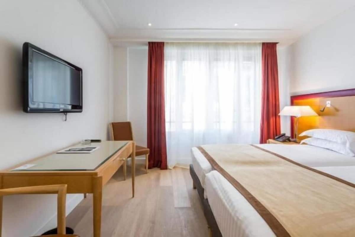 Premium bedding, minibar, in-room safe, desk