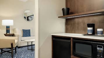 Quarto, 1 cama King e sofá-cama, para não fumantes | Roupas de cama premium, cofres nos quartos, escrivaninha